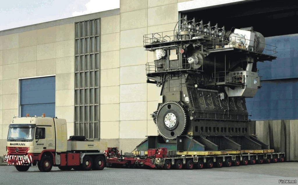 Один из самых больших корабельных двигателей