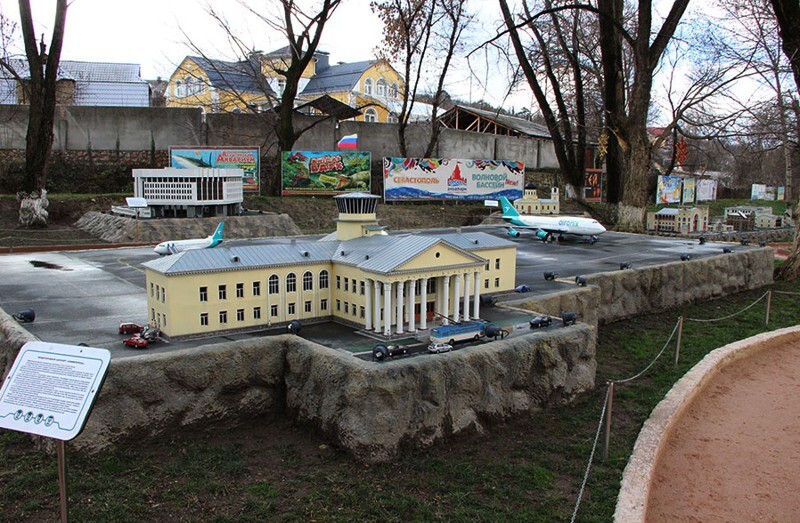 Бахчисарайский парк  "Крым в миниатюре на ладони"