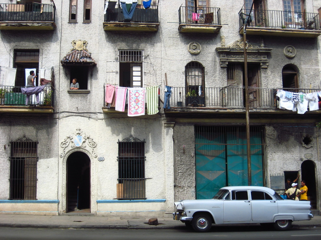 Красивые ретро-автомобили на Кубе