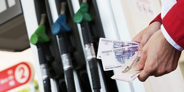Депутаты просят ФАС разобраться с ценами на бензин 
