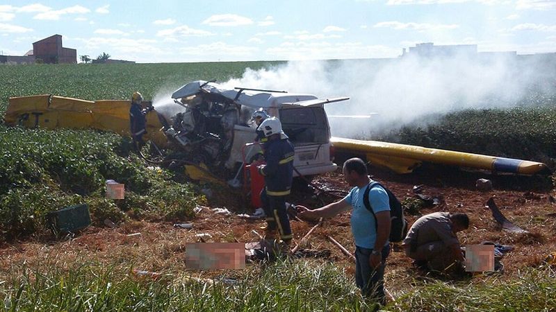 В Бразилии сельскохозяйственный самолет протаранил микроавтобус с рабочими