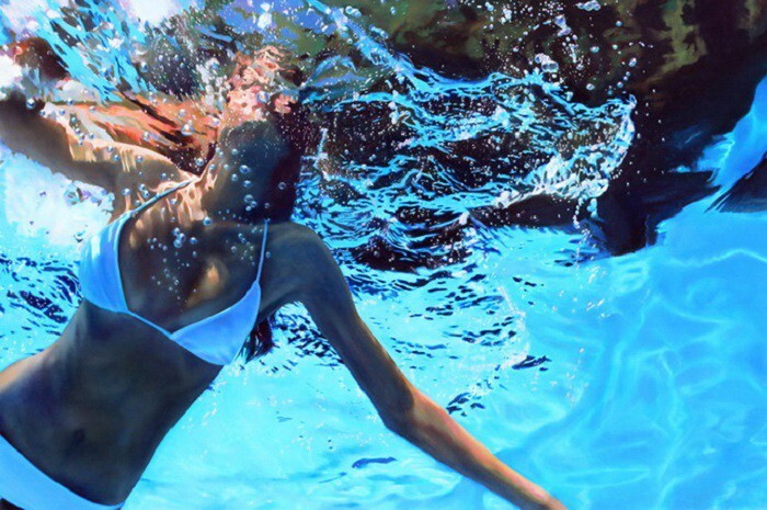 Невероятно реалистичные картины купающейся девушки  