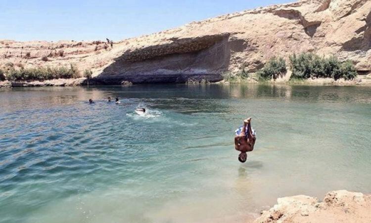 В Тунисе посреди пустыни за одни сутки образовалось глубокое озеро