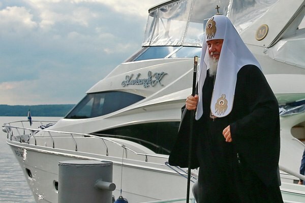 Патриарх Кирилл призвал россиян не богатеть
