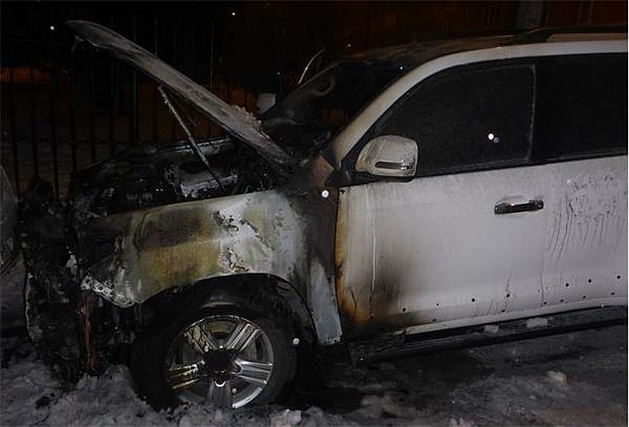 В Омске сожгли Toyota Land Cruiser местного бизнесмена
