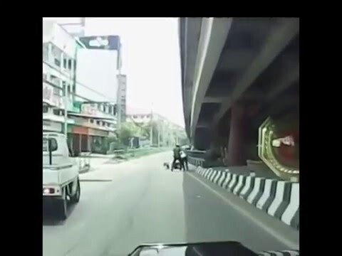 Вот так останавливают мотоциклистов в Азии