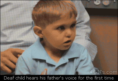Глухой мальчик впервые услышал папин голос