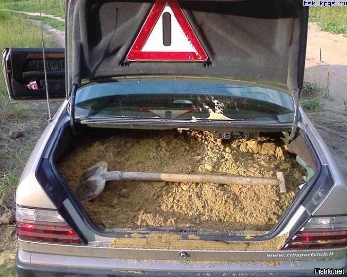 А мы так же возили песок на дачу, только в Оке с разложенным задним сидением