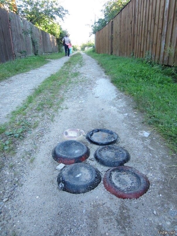 Списанное холодное оружие))))