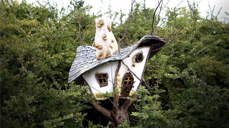 Родители сделали дочери удивительный домик на дереве с помощью обычных стройматериалов