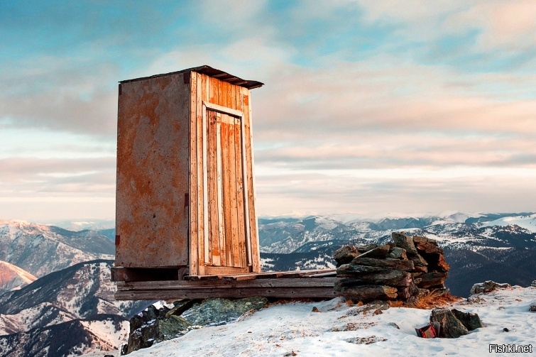 Туалет на российской метеостанции Кара-Тюрек