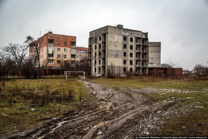 Экскурсия по цыганскому району украинского городка Берегово