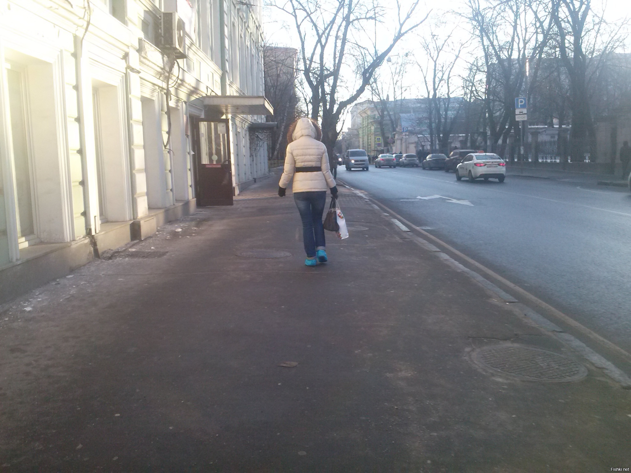 На днях выкладывал тут картинку с объявлением: &quot;Бахил не бывает&quot;