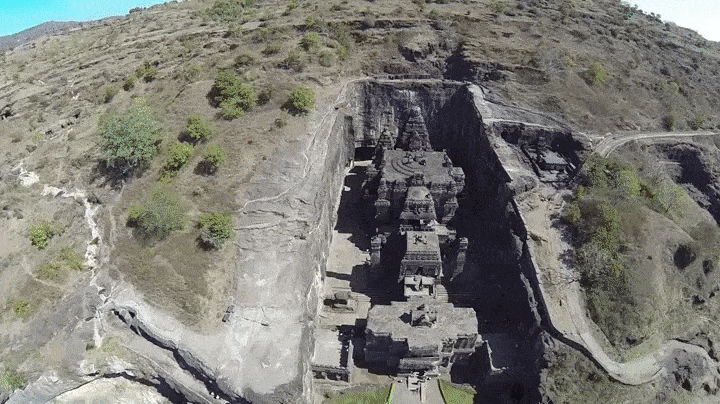 Индийский храм, вырезанный в скале