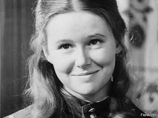 Евгения Симонова - Маша Попова в фильме «В бой идут одни „старики“» 