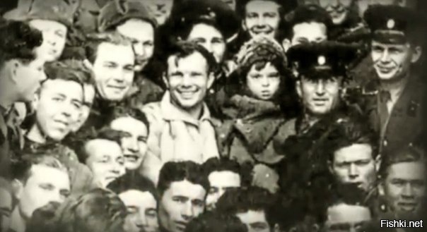 Первая фотография Юрия Гагарина после приземления 12 апреля 1961 года