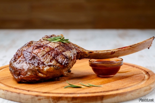 Стейк &quot;Томагавк&quot; в яблочной глазури