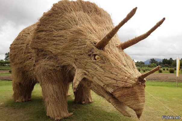 Скульптура из сена