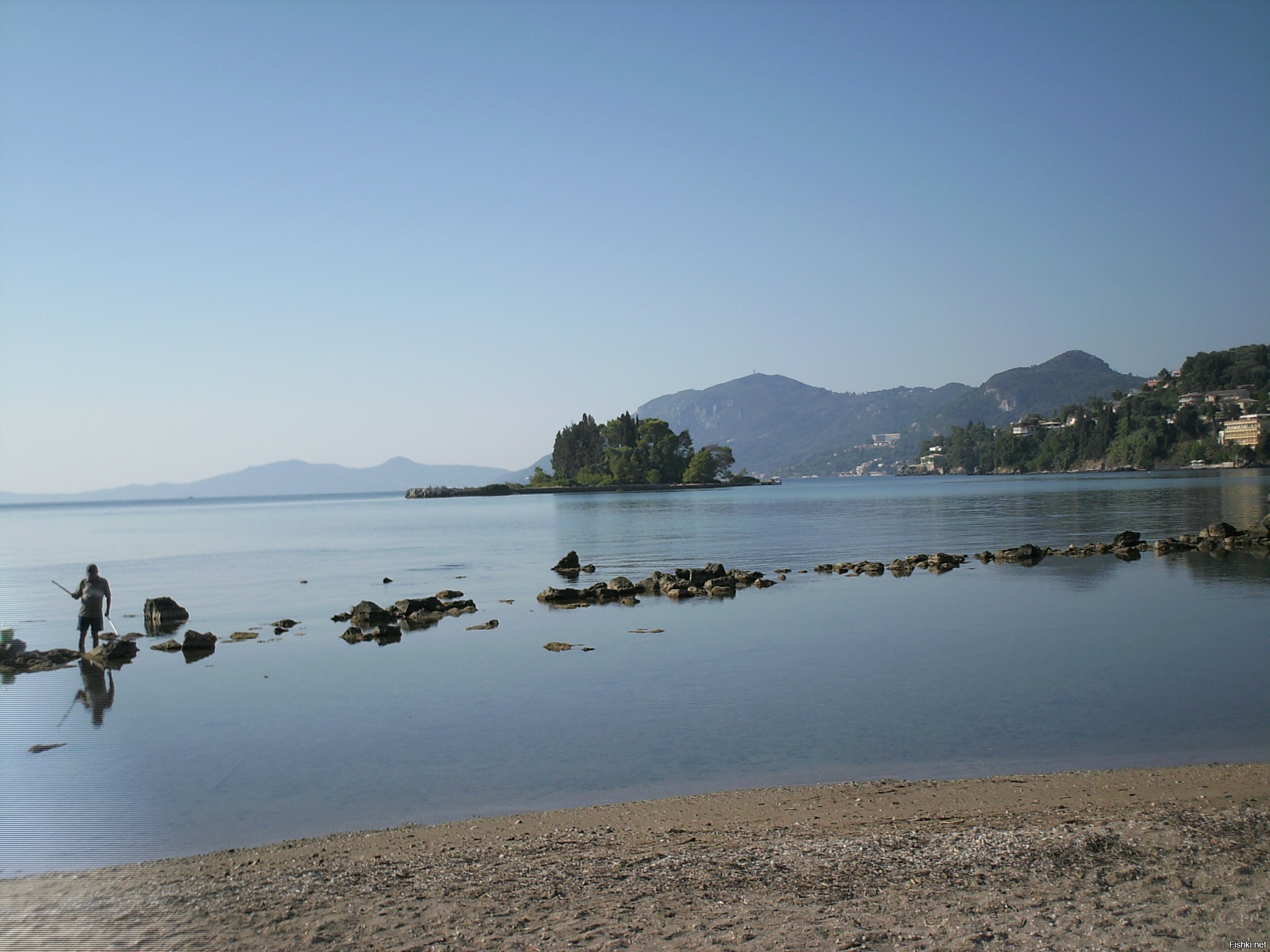 По легенде этот островок - окаменевший корабль Одиссея