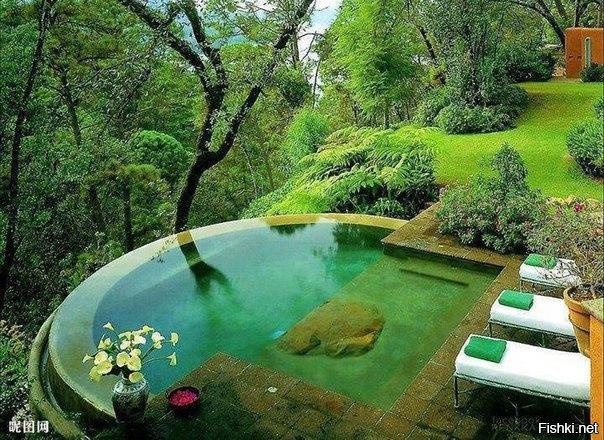 Бассейн в номере отеля на острове Бали, Индонезия