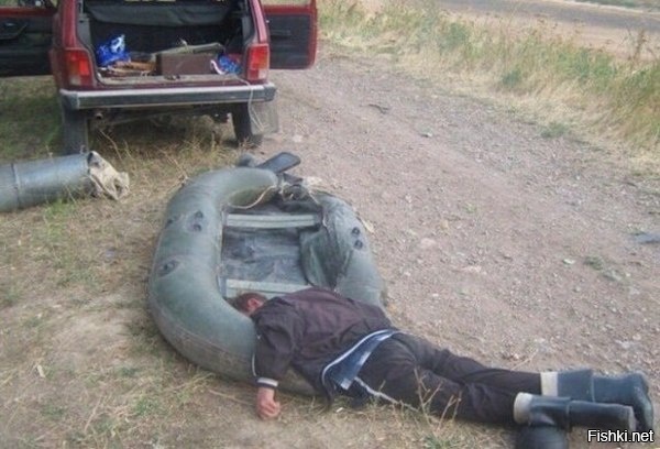 Когда забыл дома насос для лодки, приходится накачивать ртом