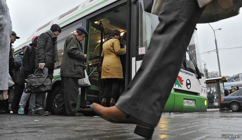 КАЛИНИНГРАДЦЫ СТАЛИ БЕСПЛАТНО ВОЗИТЬ ДРУГ ДРУГА ИЗ-ЗА ТРАНСПОРТНОГО КОЛЛАПСА
