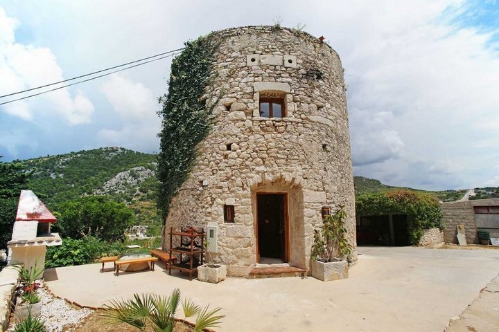  Небольшой дом в 250-летней башне на острове в Хорватии