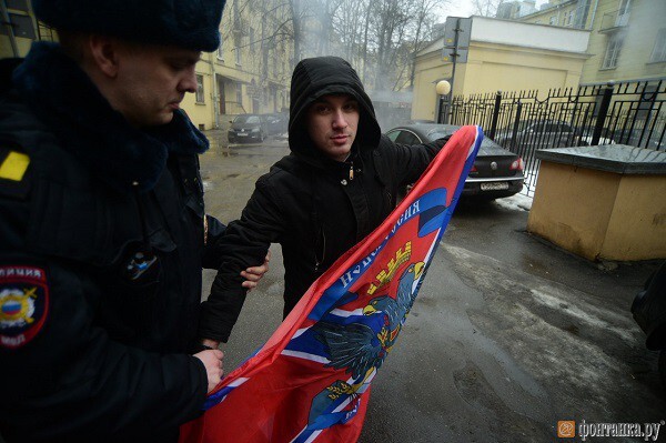 Савченко, гори в аду! — лимоновцы в Питере атаковали консульство Украины 