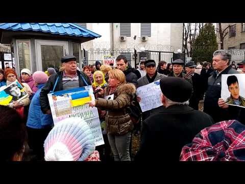 Разоблачение пикетчиков у посольства РФ в Киеве: они стоят за 100 гривен