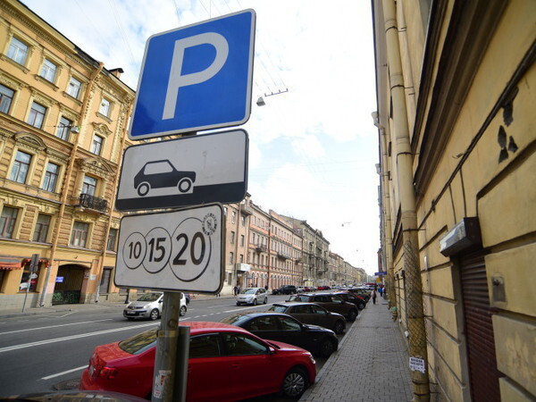 Смольный решил переплюнуть Москву