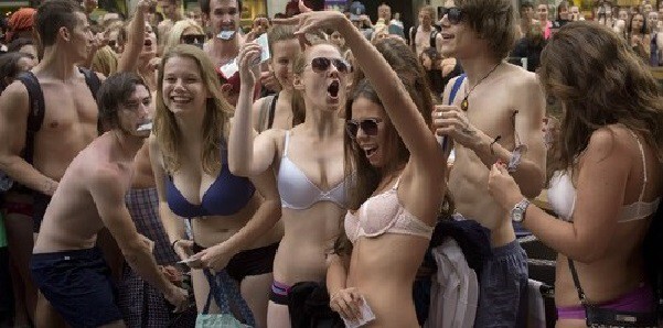 На центральной площади Праги пройдет массовая мастурбация