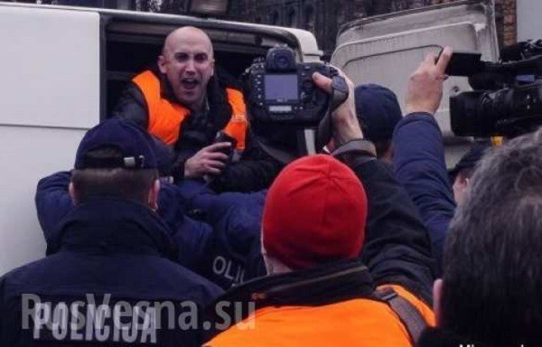 Военкор Грэм Филлипс задержан за съемки на митинге нацистов в Риге