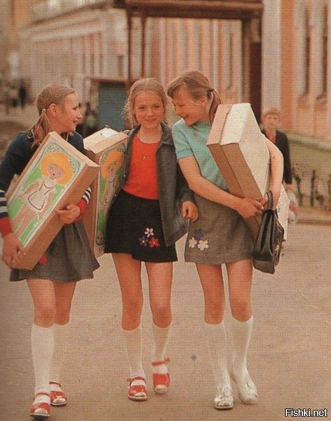 Девочки с покупками, Хабаровск, начало 80-х