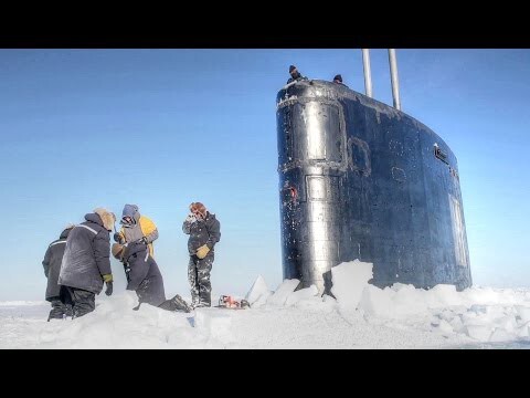 Как подлодка всплывает в Арктике сквозь лед 
