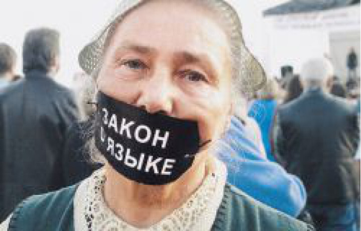 В Киеве хотят запретить общаться в общественных местах на русском языке