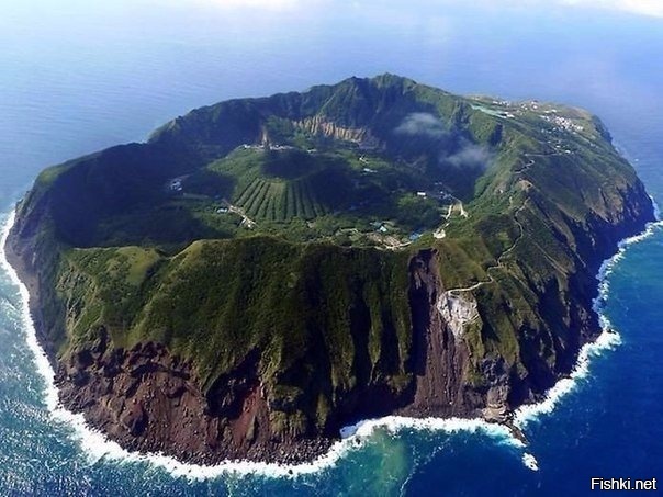 В Японии есть загадочный остров Аогашима, имеющий вулканическое происхождение...