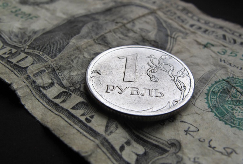 ВТБ24: через две недели начнется девальвация доллара