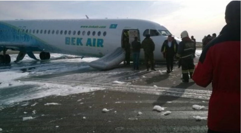  В Казахстане самолет со 116 пассажирами посадили без передних шасси - буквально на нос