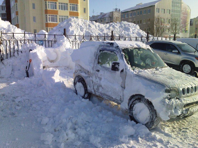 На Камчатке за ночь снегом завалило все автомобили