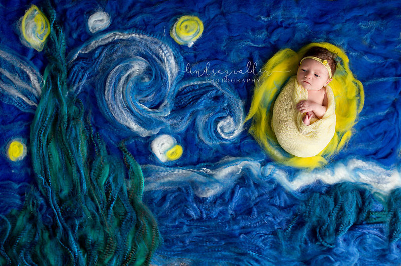 Фотограф снимает новорожденных, конструируя фон по мотивам шедевров мировой живописи