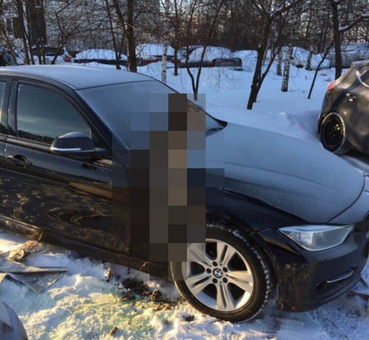 Кругом вандалы: с BMW украли бачок омывателя 