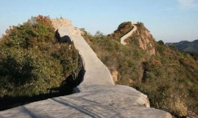 Китайцы испортили участок Великой стены бетоном!
