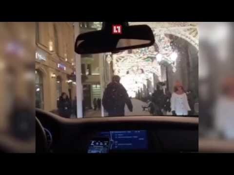 Автохамы похвастались в сети поездкой по пешеходной улице у Кремля