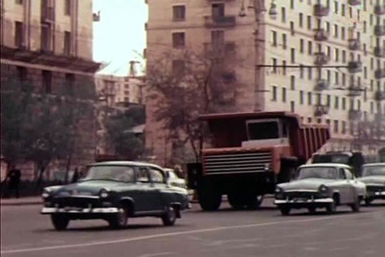 Вспоминаем, какие автомобили колесили по Москве в далеком прошлом
