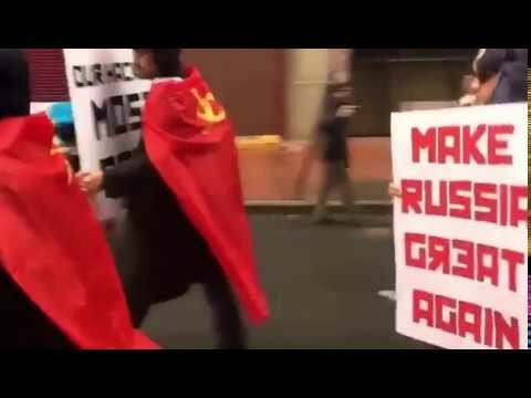 Люди в шапках-ушанках устроили марш в США