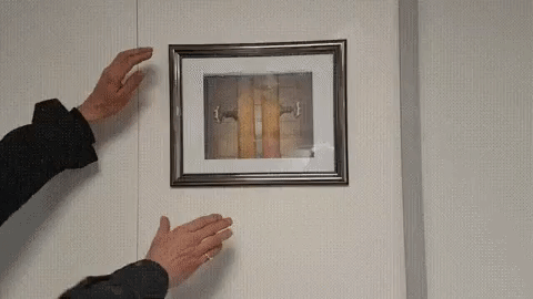 Как замаскировать трубы в стене