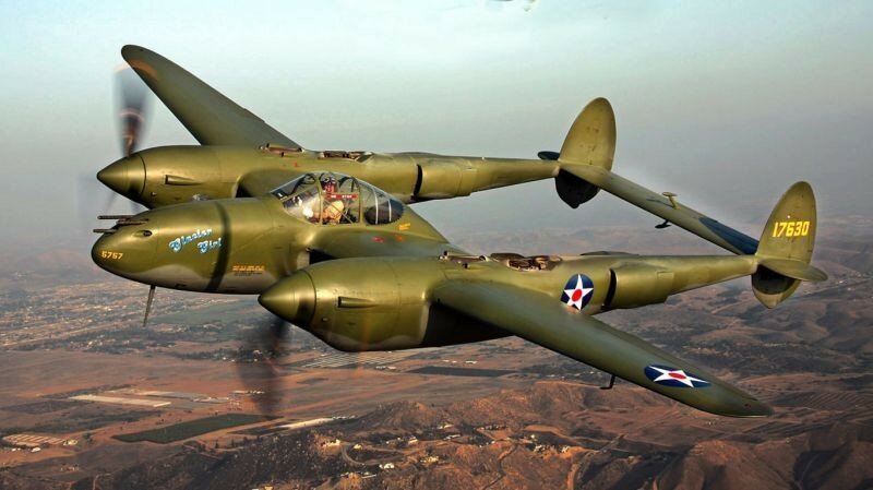 Многоцелевой истребитель P-38 «Lightning»