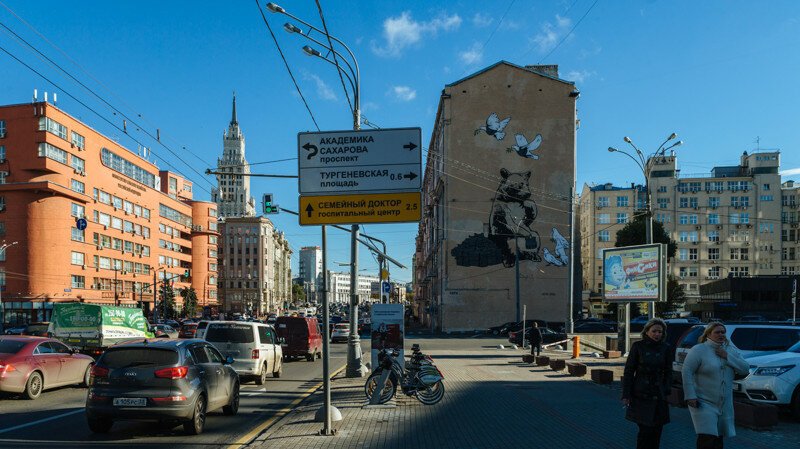 В Москве на пересечении Садового кольца и проспекта Академика Сахарова появилось  граффити р. 