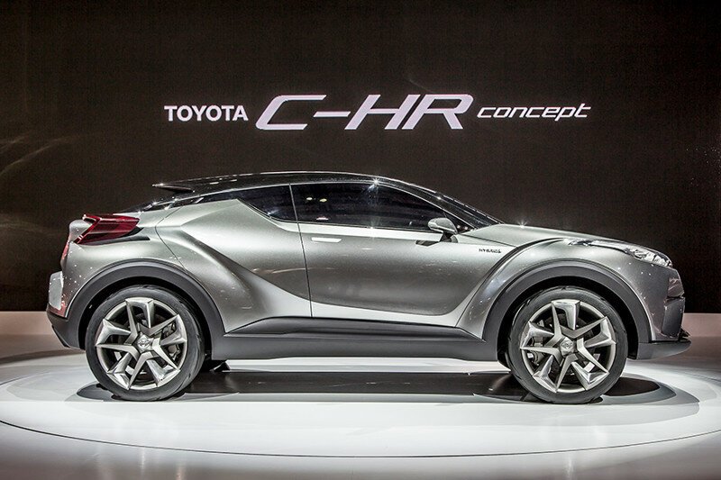  Toyota будет продавать в России c-hr