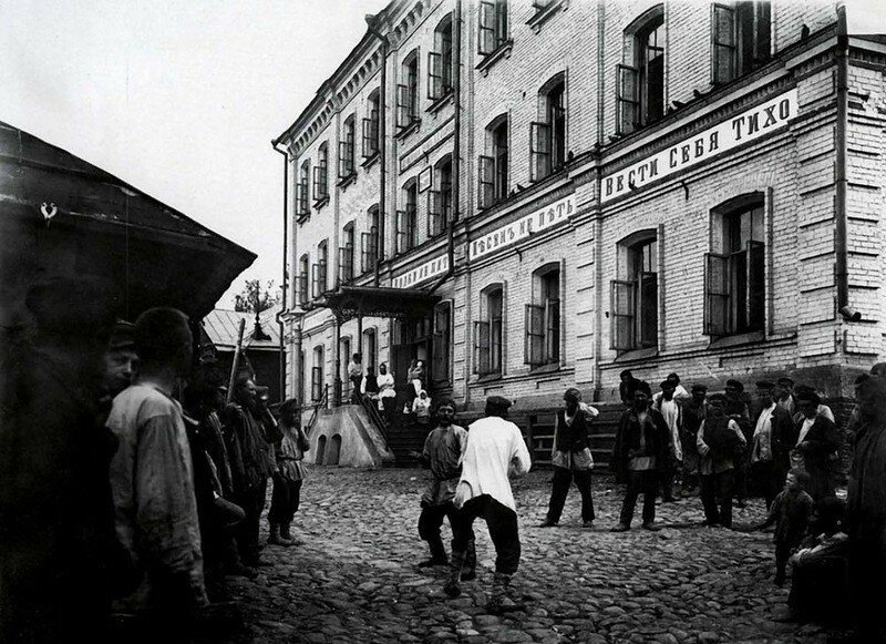 Водку не пить. Песен не петь. Вести себя тихо